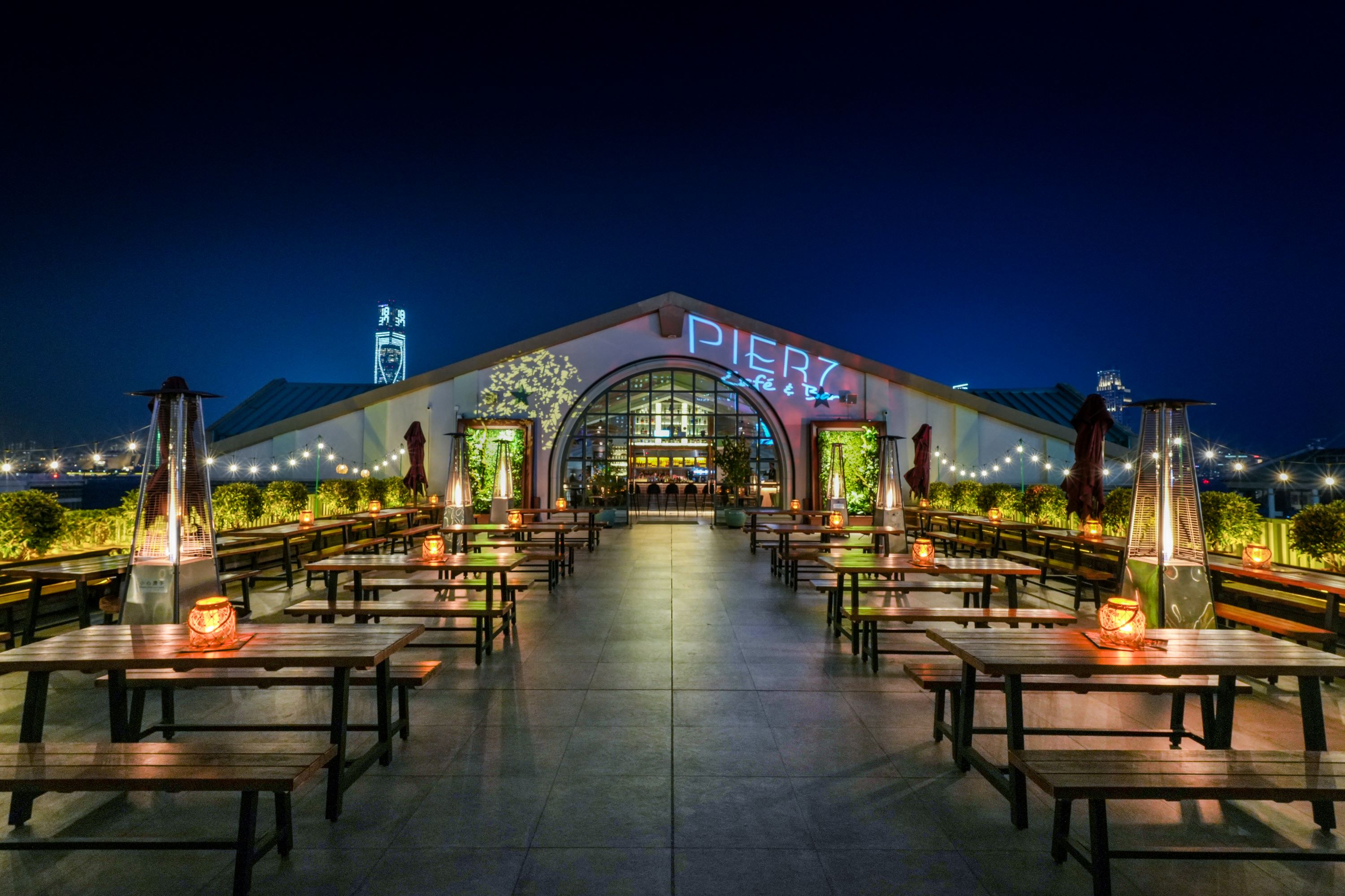 Pier 7 Café & Bar